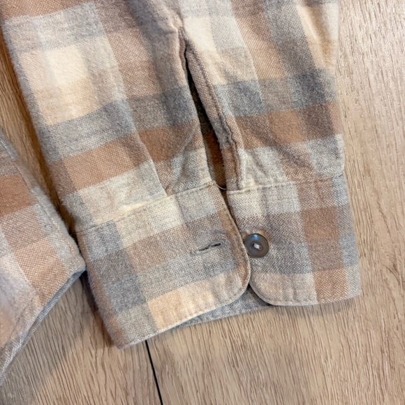 L.L.Bean Plaid Flannel Button Down Shirt Blue Tan Neutral Size M Cozy Fall - Picture 5 of 6